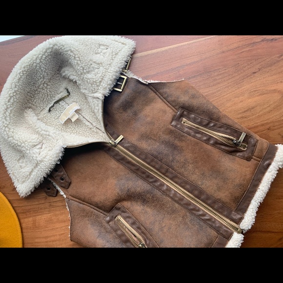 Michael Kors shearling and suede vest - Picture 2 of 3